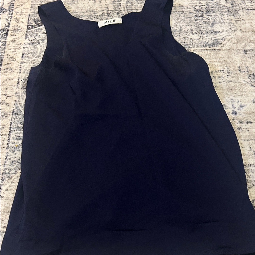 Allude Women's Classic Navy Tank Top